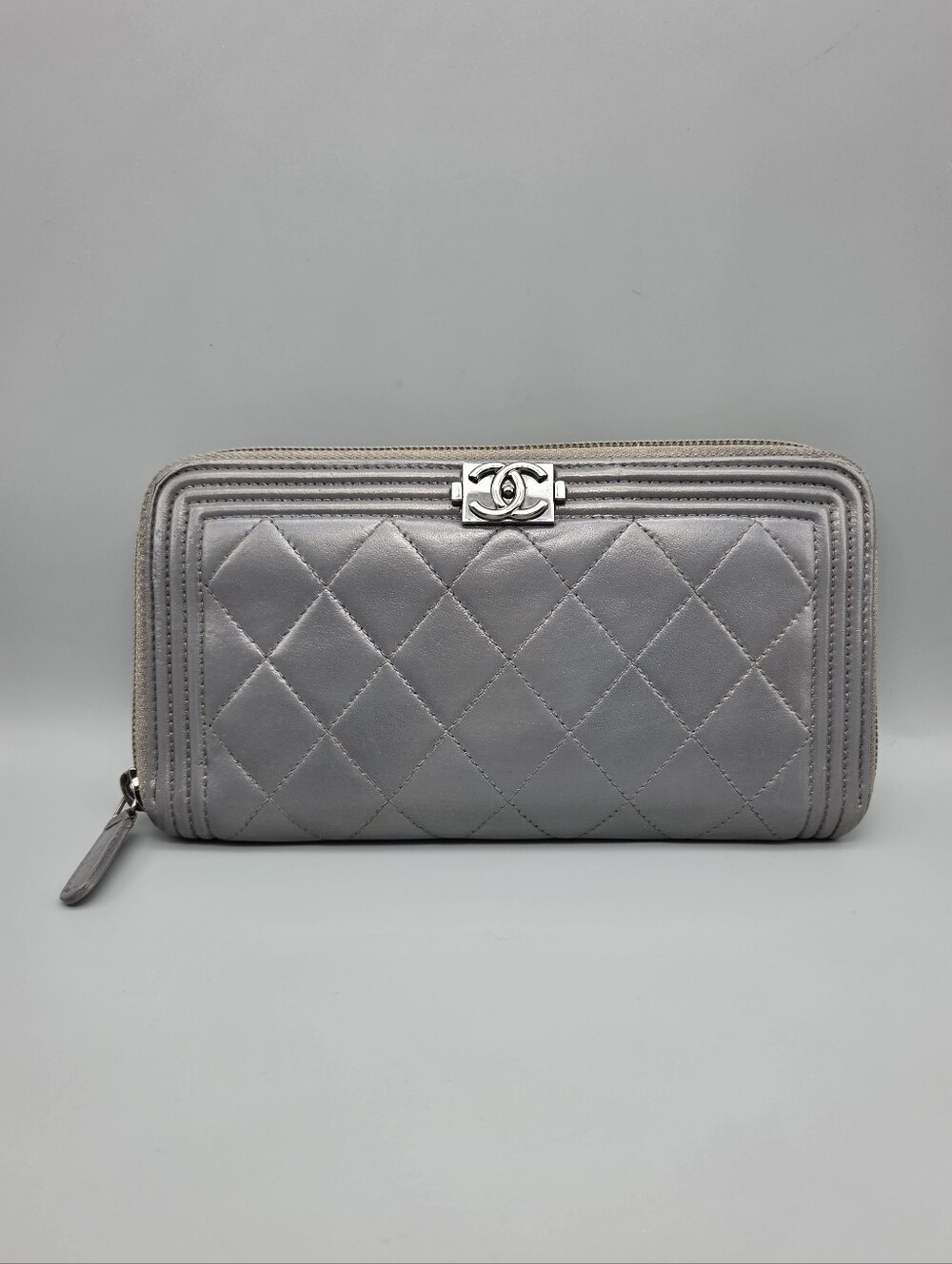 🩶CHANEL Authentic Quilted Leather Zip-Around Boy Wallet🩶